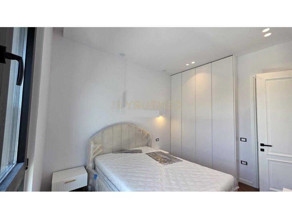 OFROHET  ME QIRA SUPER APARTAMENT 2+1+2+ POST PARKIMI,SQUARE 21