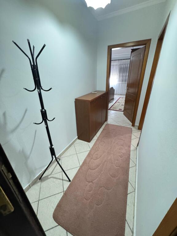 Jepet me qera Apartament 1+1  Adresa : Ish Parku Mbrapa Square 21  Kati 11  I mobiluar  Cmimi 400€  