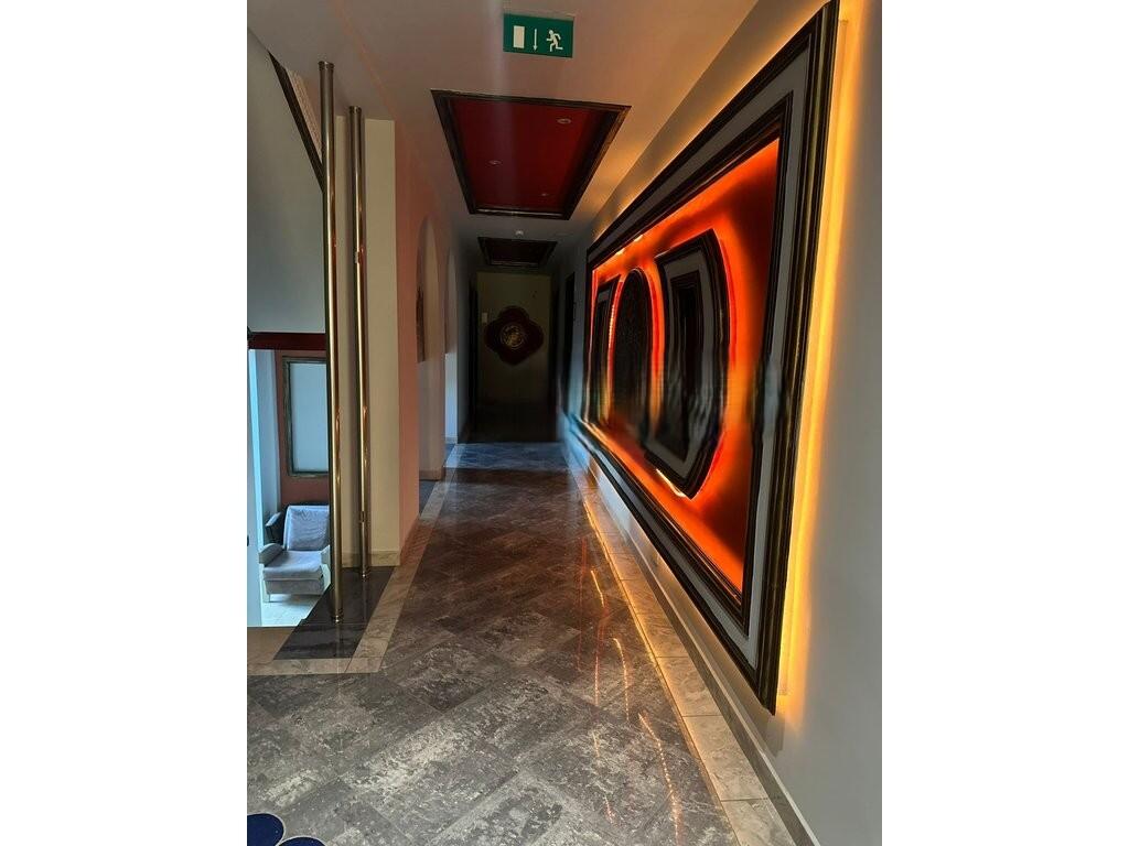 Hotel di lusso con 5 piani &amp; piscina a Vaqarr – Affittasi 15.000 € /mese