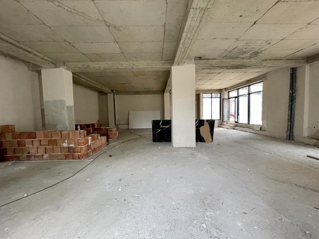 Locale commerciale in AFFITTO di fronte al Nuovo Maternità, (Brryli)