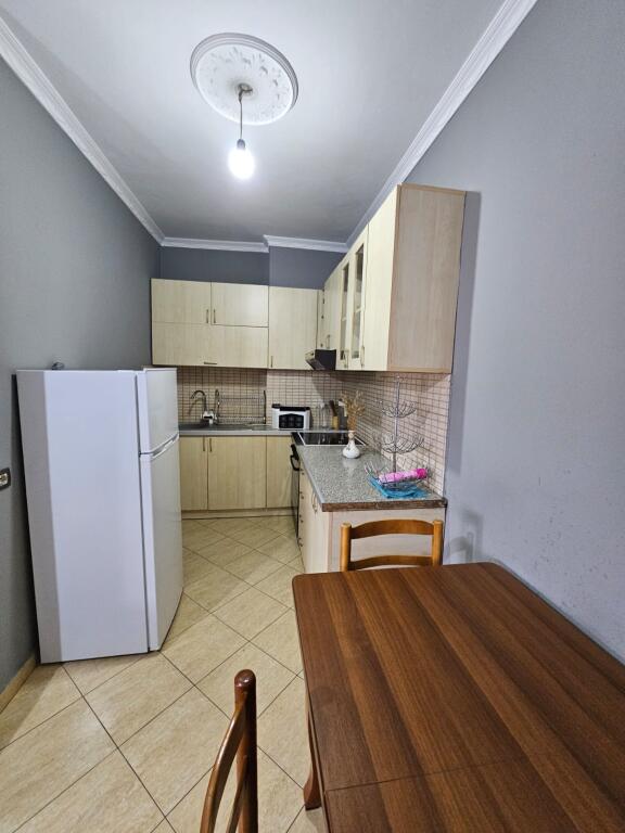 Jepet Me Qera: Apt 2+1 📍( Astir Vila L ) k.8 Cmimi :450 euro   