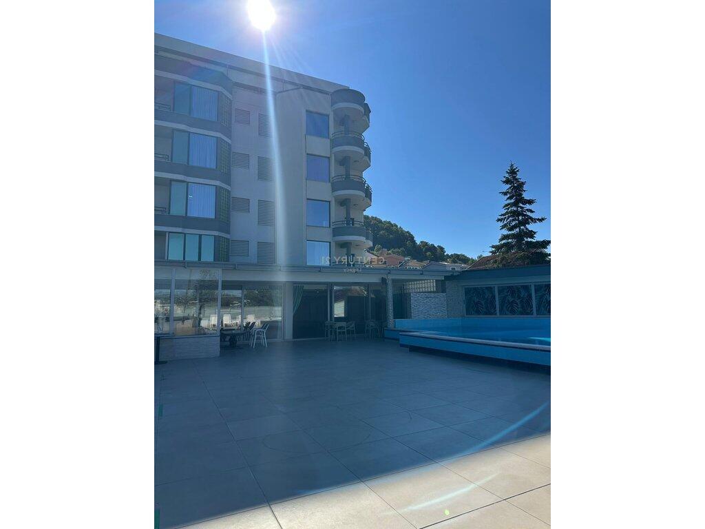 Hotel di lusso con 5 piani &amp; piscina a Vaqarr – Affittasi 15.000 € /mese