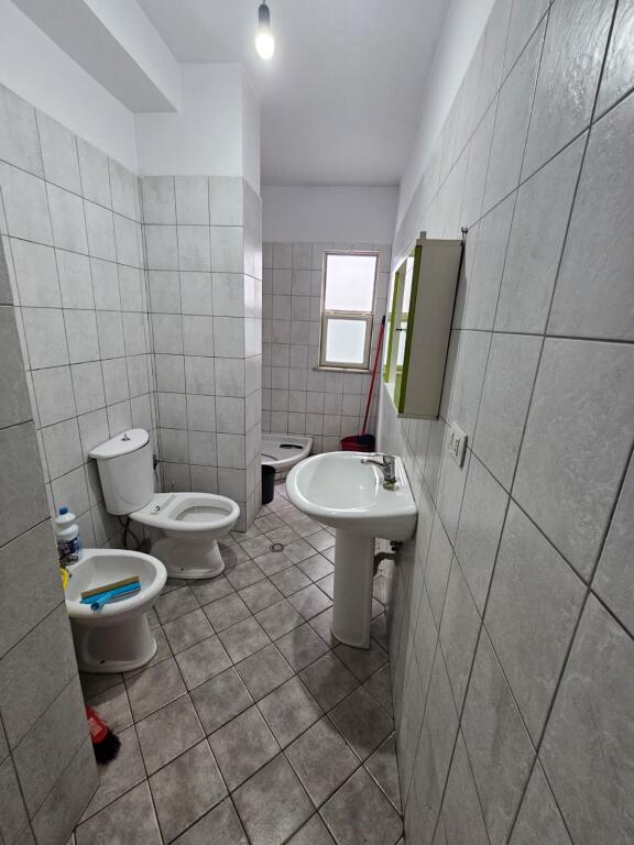 Jepet Me Qera: Apt 2+1 📍( Astir Vila L ) k.8 Cmimi :450 euro   