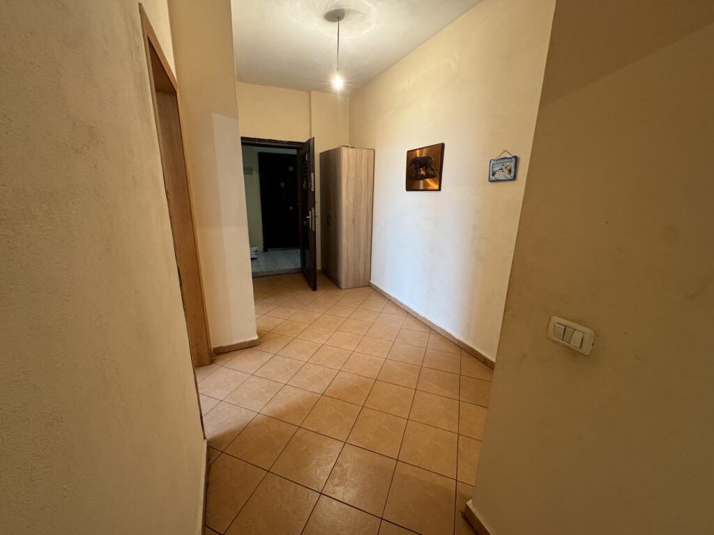 Shitet apartament 2+1 ne Laprake!