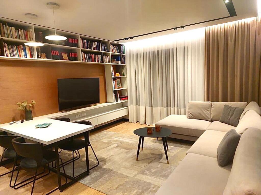 Jepet me qira apartament 2+1+2+post parkimi tek Liqeni Thate