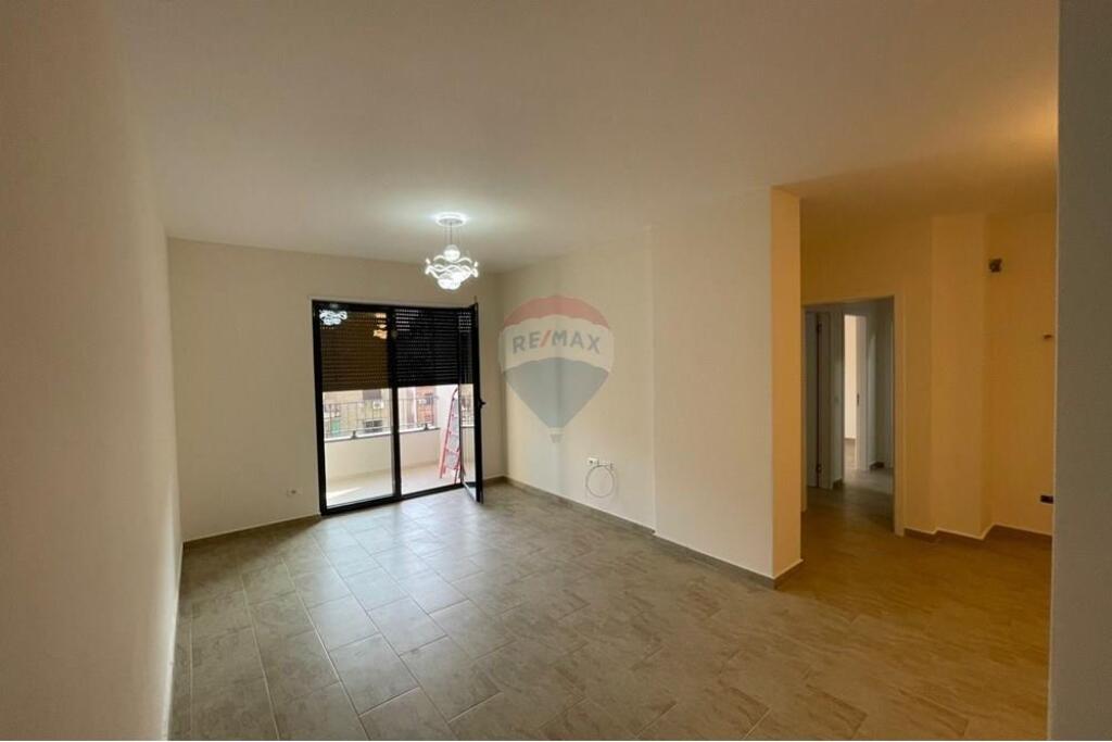 Ufficio - In Affitto - Via Karl Gega, Tirana € 800