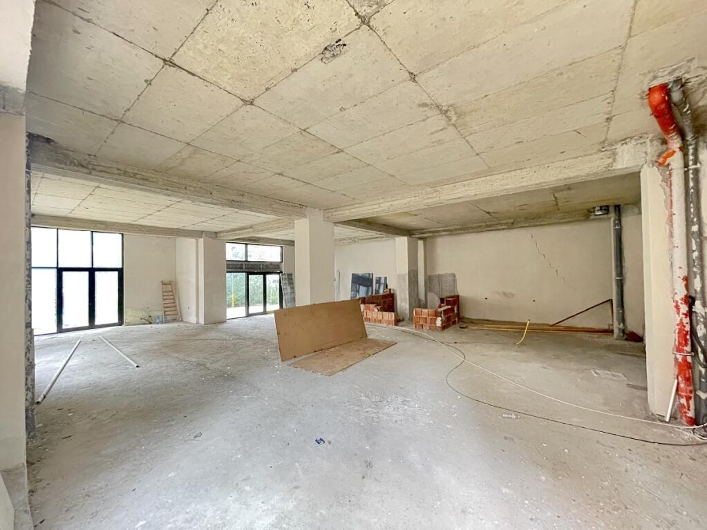 Locale commerciale in AFFITTO di fronte al Nuovo Maternità, (Brryli)