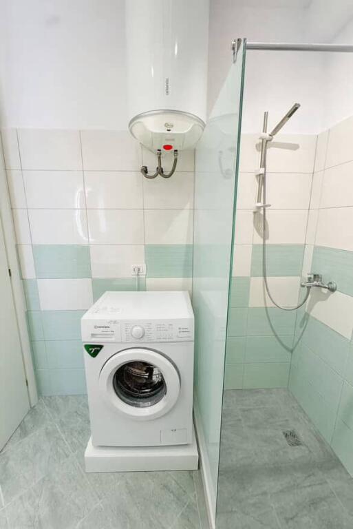 Shitet apartament 1+1 plazh durres