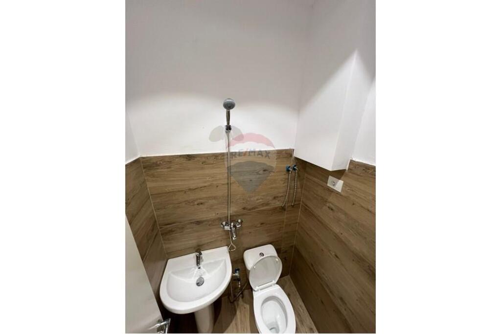 Jepet Ambient për Zyrë ose Qendër Estetike!