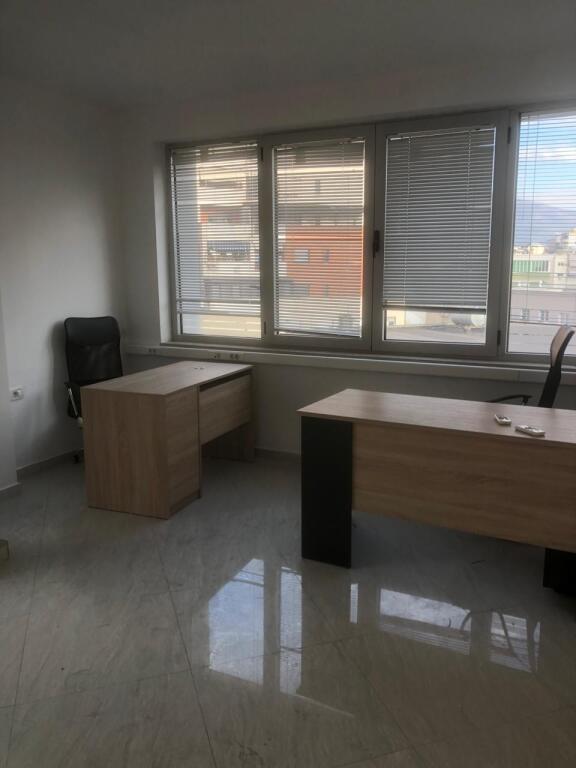🏢 Jepet me Qira Apartament në Qendër – Turdiu Center