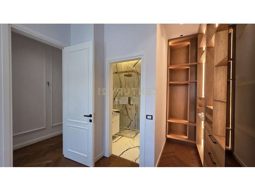 OFROHET  ME QIRA SUPER APARTAMENT 2+1+2+ POST PARKIMI,SQUARE 21