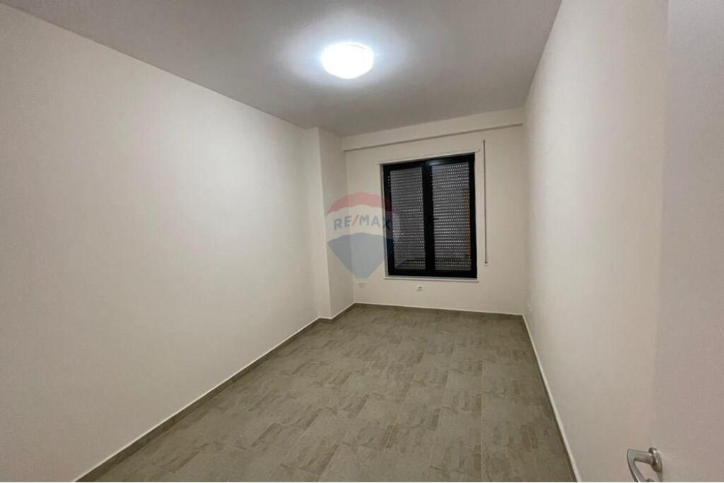 Jepet me qira ambjent per zyra , te Bulevardi i ri