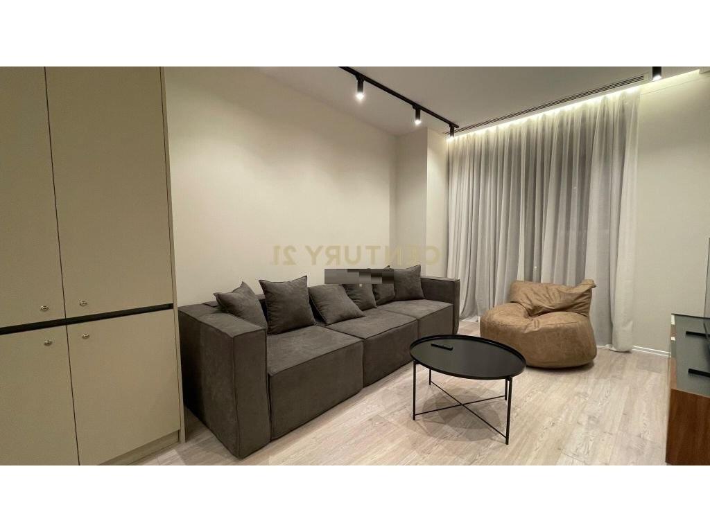 We rent out a 1+1 apartment with parking space at Lake View, Kosovareve Street!