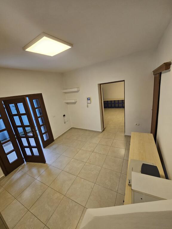 Two-story house for rent for business near Commissariat No. 1 at Bryli