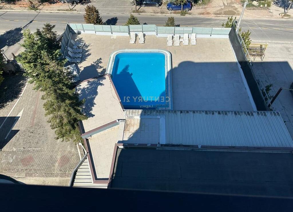 Hotel di lusso con 5 piani &amp; piscina a Vaqarr – In affitto.