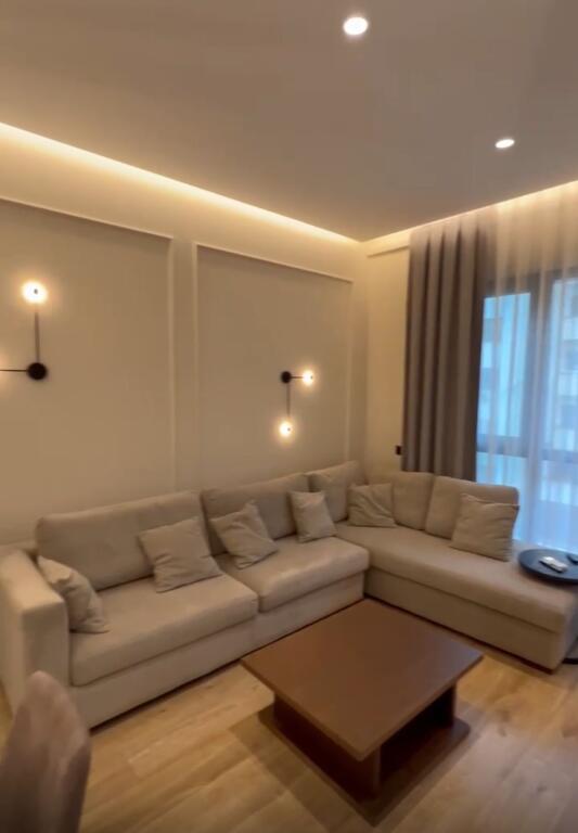 affitto Appartamento 1+1, 1 bagno, balcone Square 21, via Kavaja