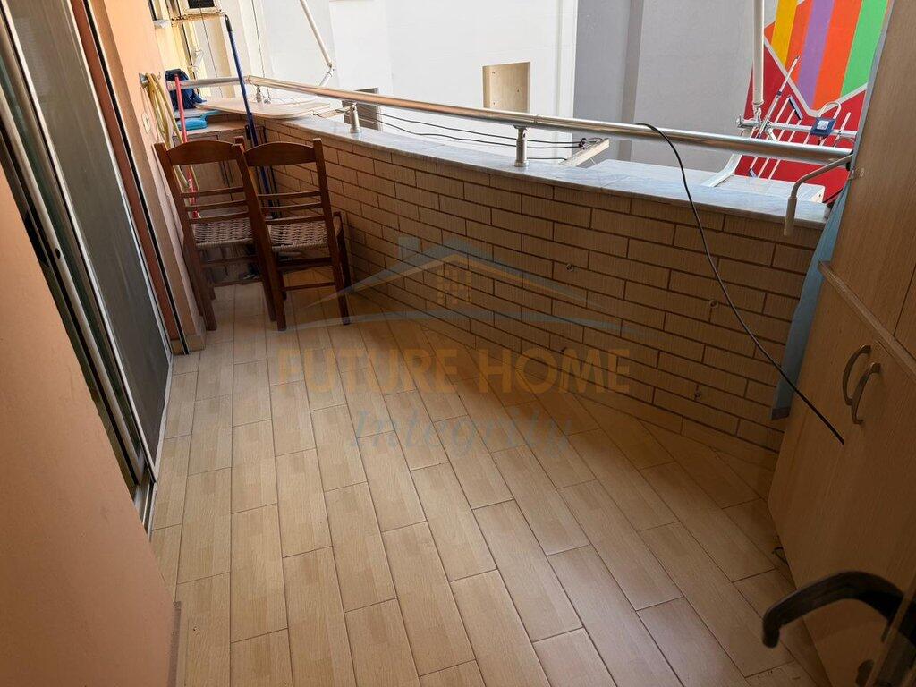 Shitet, Apartament 2+1, Pazari i Ri, Tiranë.