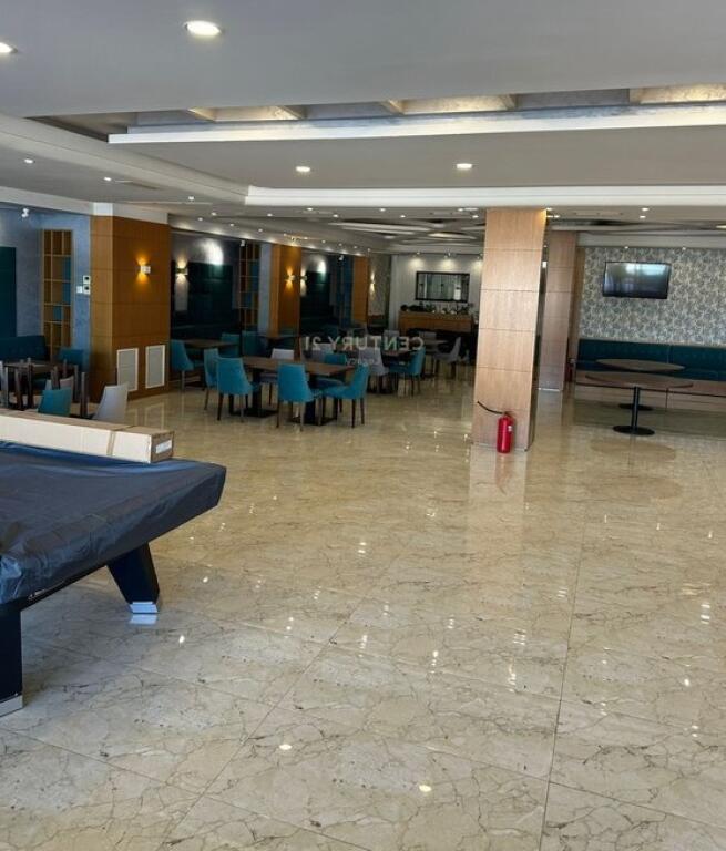 Hotel di lusso con 5 piani &amp; piscina a Vaqarr – In affitto.