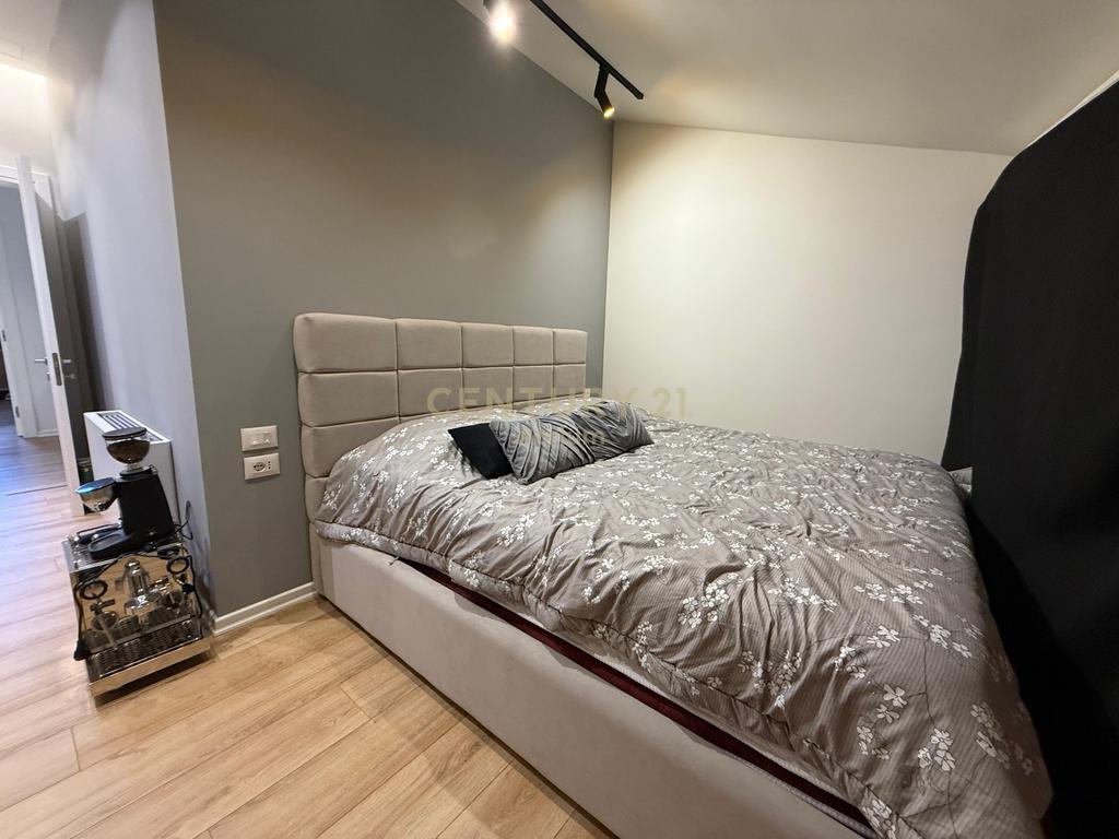 JEPET ME QIRA APARTAMENT 3+1+2+VERANDE+3 POSTE PARKIMI ! 2,000 € /Muaj