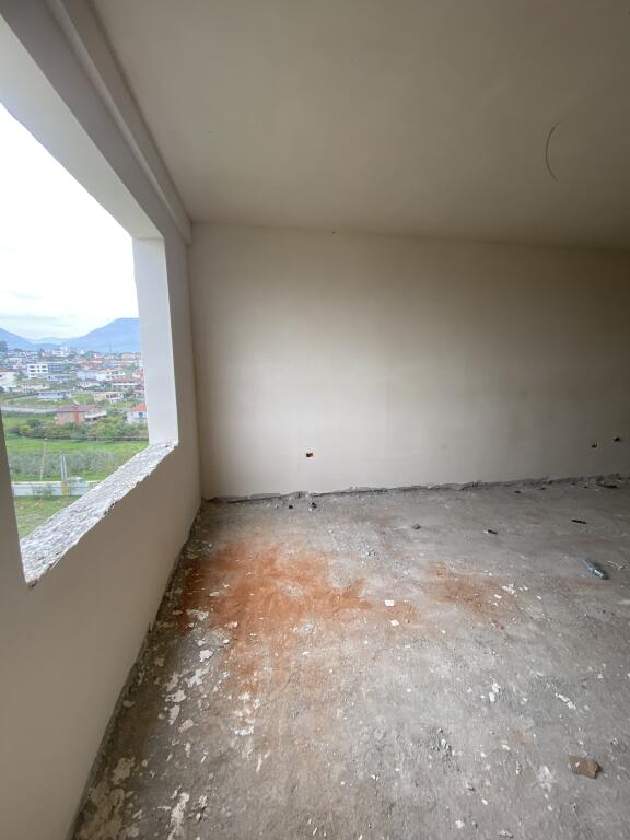 2+1,i perfunduar ne paskuqan,cmimi 92.000 euro