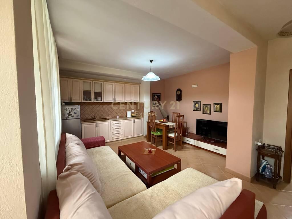 🌆Kombinim i jetës urbane me qetësinë klasike – shitet apartament 2+1 pranë Mozaikut!