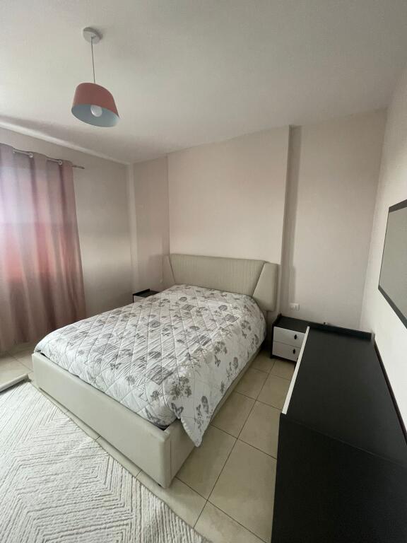 Appartamento 2+1 Appena arredato a Kamez con 500€