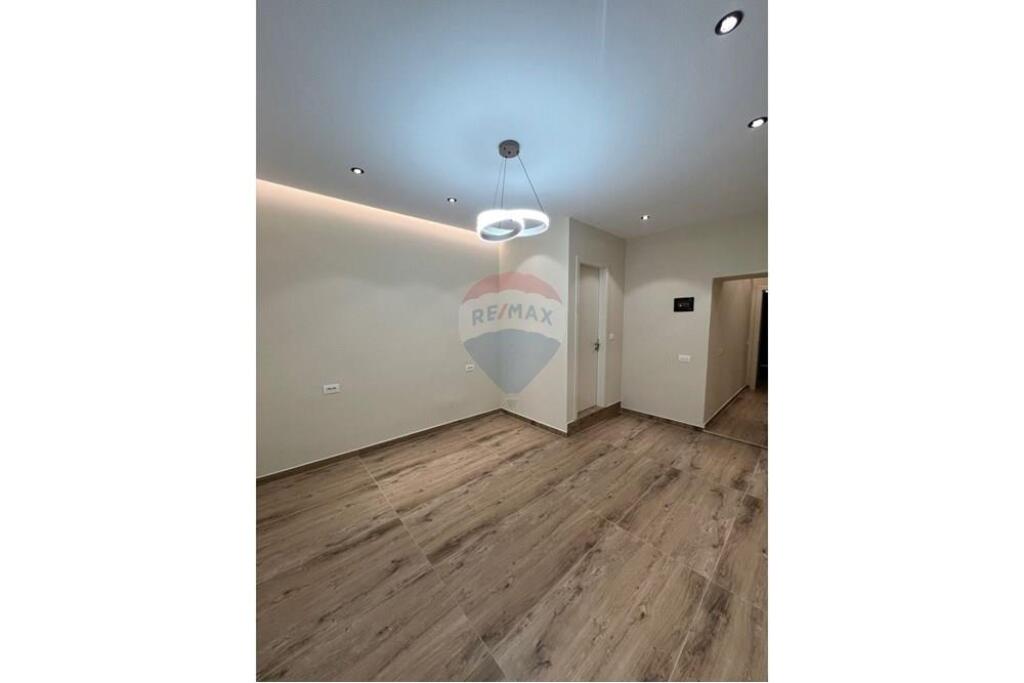 Jepet Ambient për Zyrë ose Qendër Estetike!