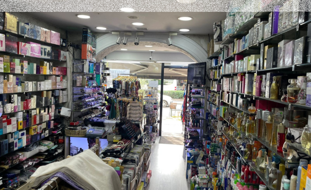 SHITET BIZNESI PARFUMERI KOZMETIKE 40M2 "RRUGA MUHAMET GJOLLESHA,21 DHJETORI" 130.000 EURO
