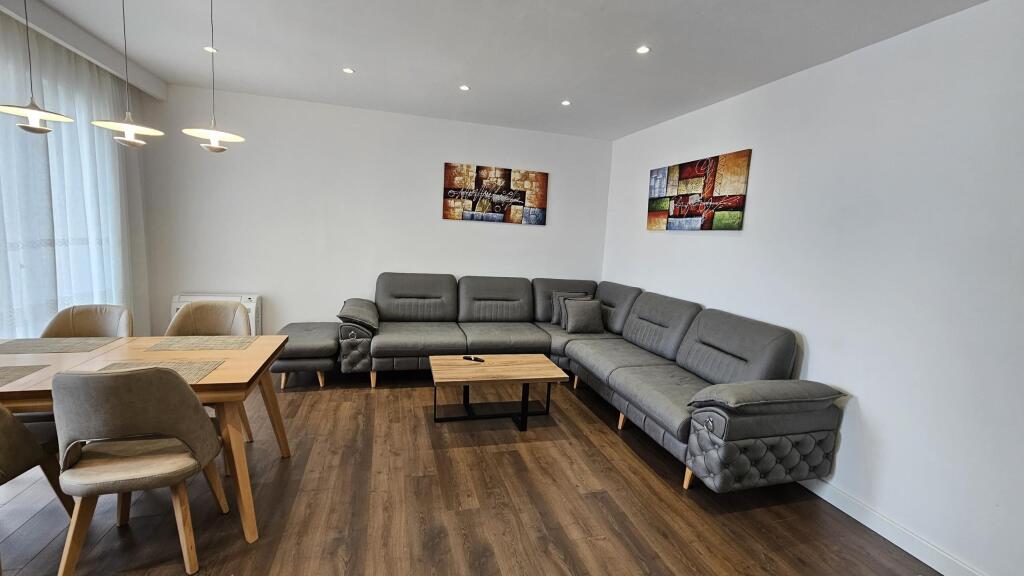 Apartament 2+1+2 per Qira, prane Prokurorise se Tiranes