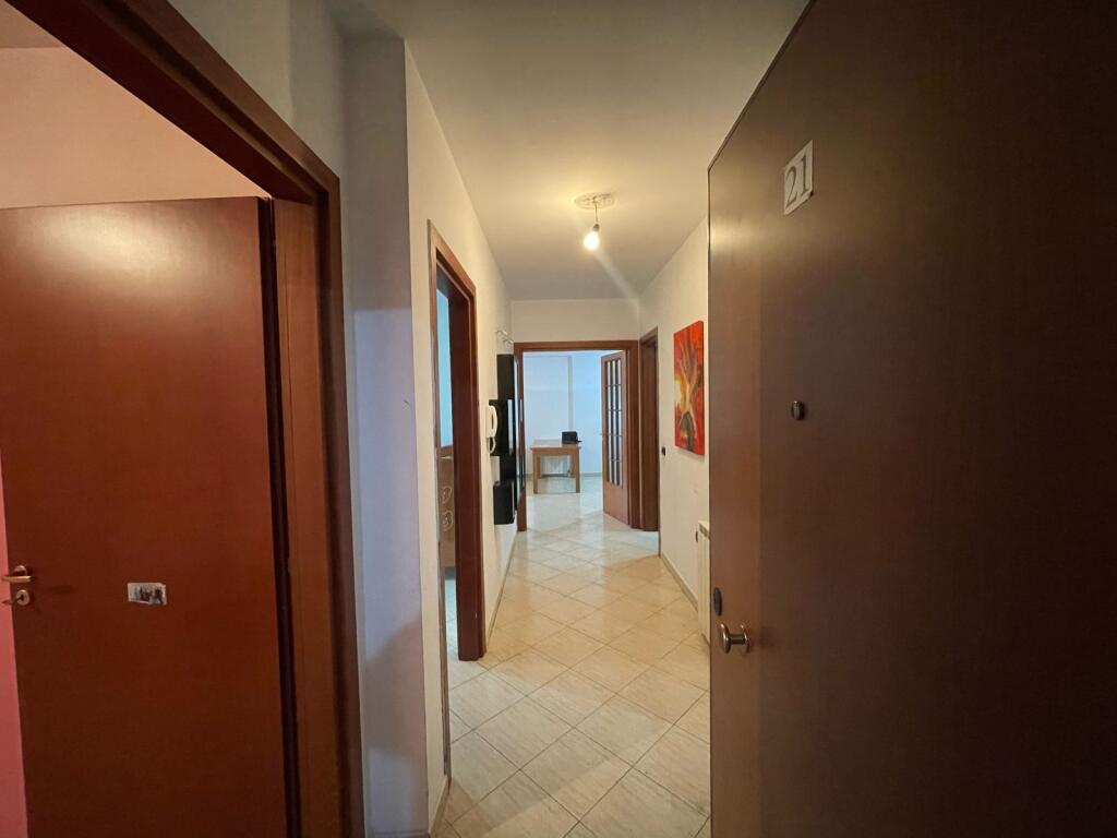 Jepet me Qira Apartament 4+1 me 2 Tualete, Zogu i Zi Tirane (MLS # 530581008-38)