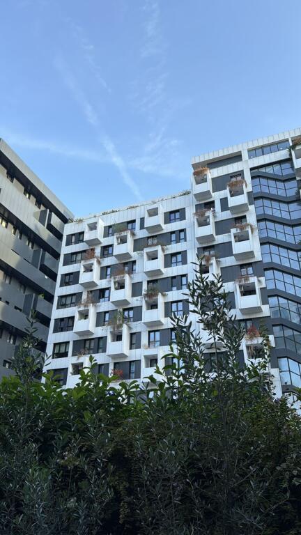 Locale commerciale fronte strada, Square 21”!🌇