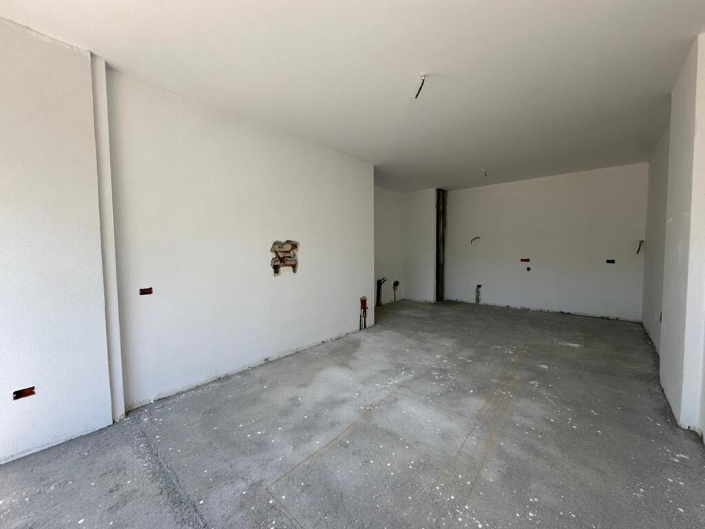 Apartament 1+1 per shitje tek Kika 2/Komuna e Parisit.