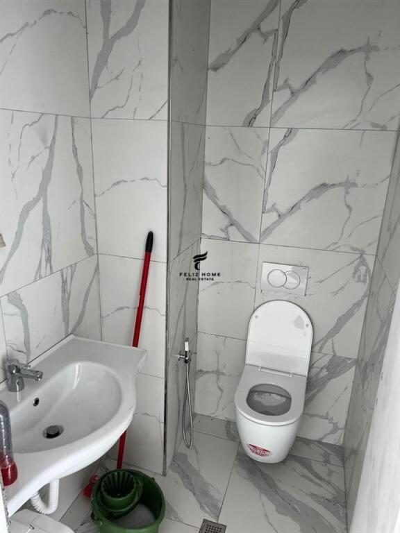 UFFICIO IN AFFITTO 63 M2 VISTA LAGO 1.000 EURO