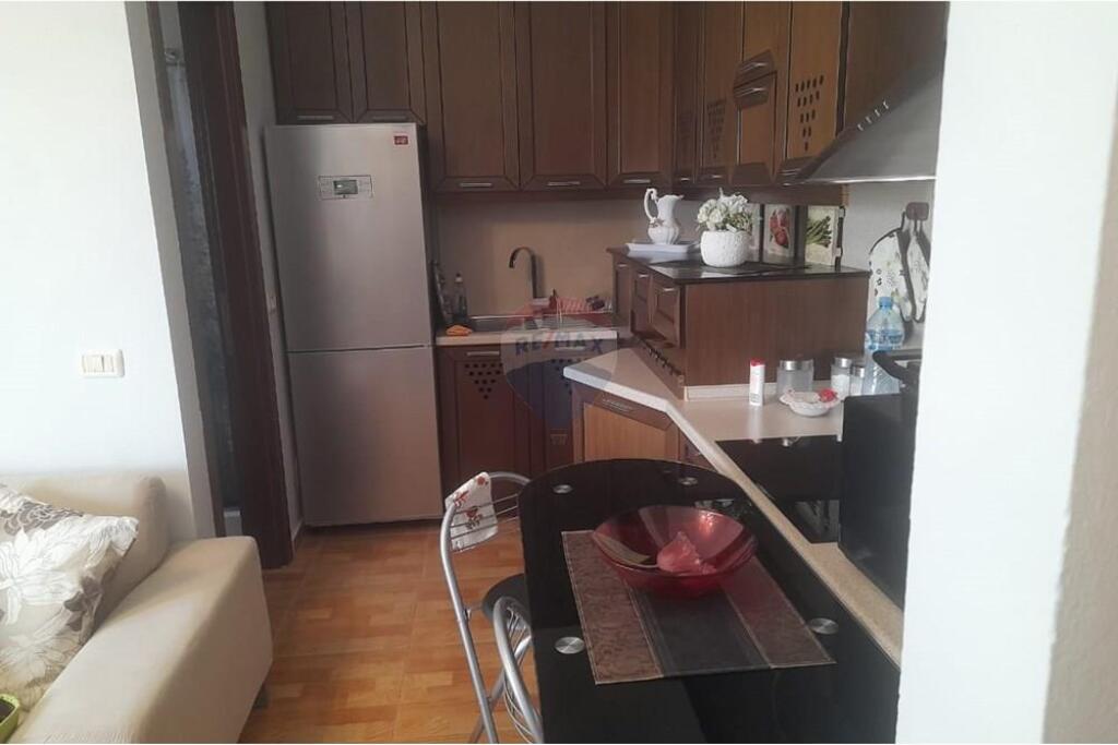Apartament - Për Qira - Ish Fusha e Aviacionit, Tiranë