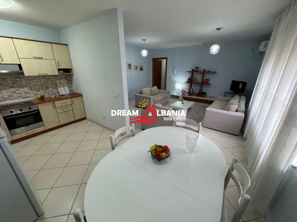 Jepet me qera Apartament 2+1+2 te Rruga e Barrikadave ne Tirane (42214965)