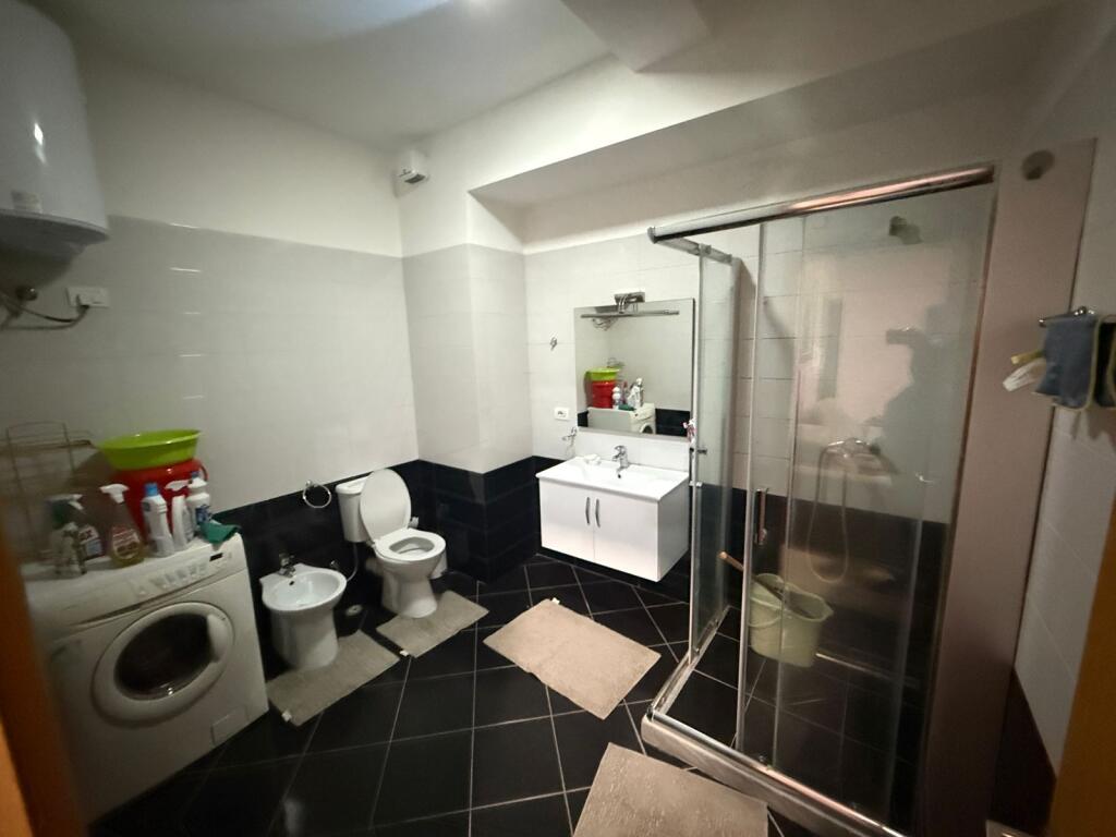 APARTAMENT ME QERA 2+1 STACIONI TRENIT 600 EURO