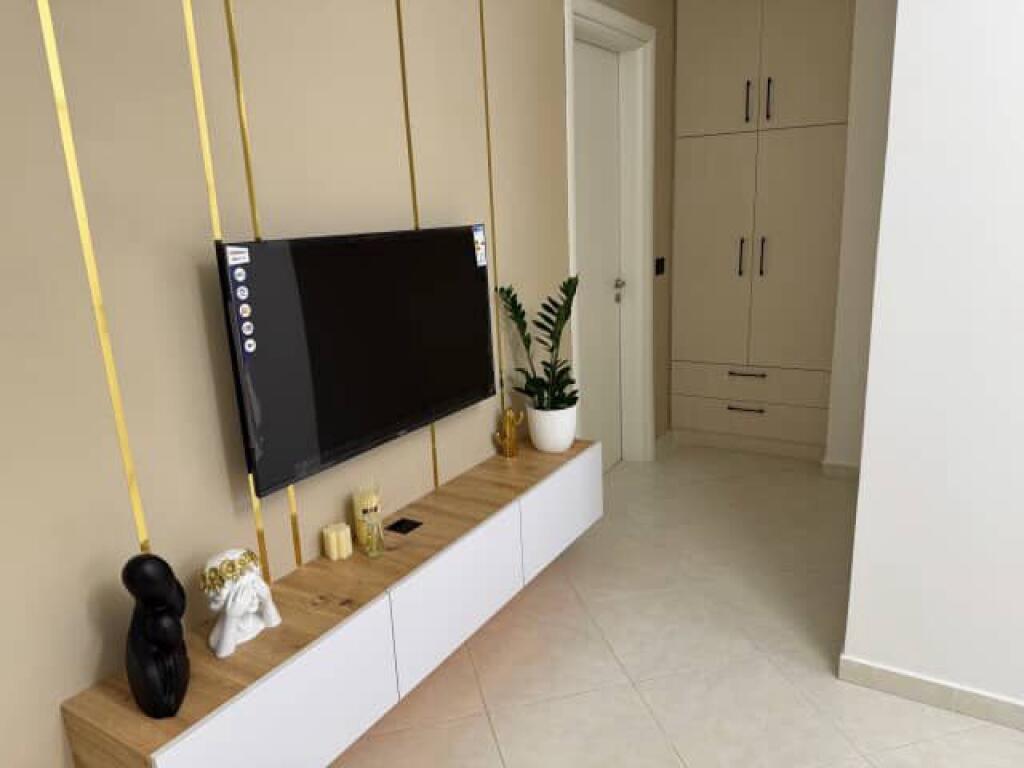 Shitet apartament 1+1 plazh durres