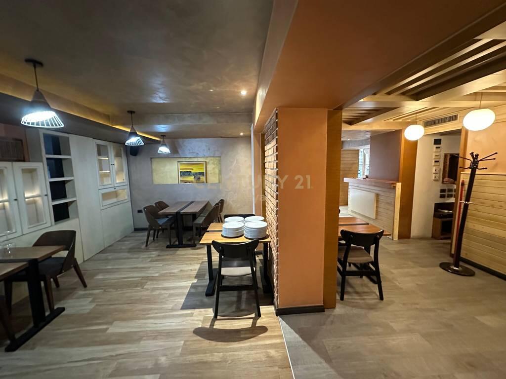 JEPET ME QERA RESTORANT PRANE ZOGUT TE ZI