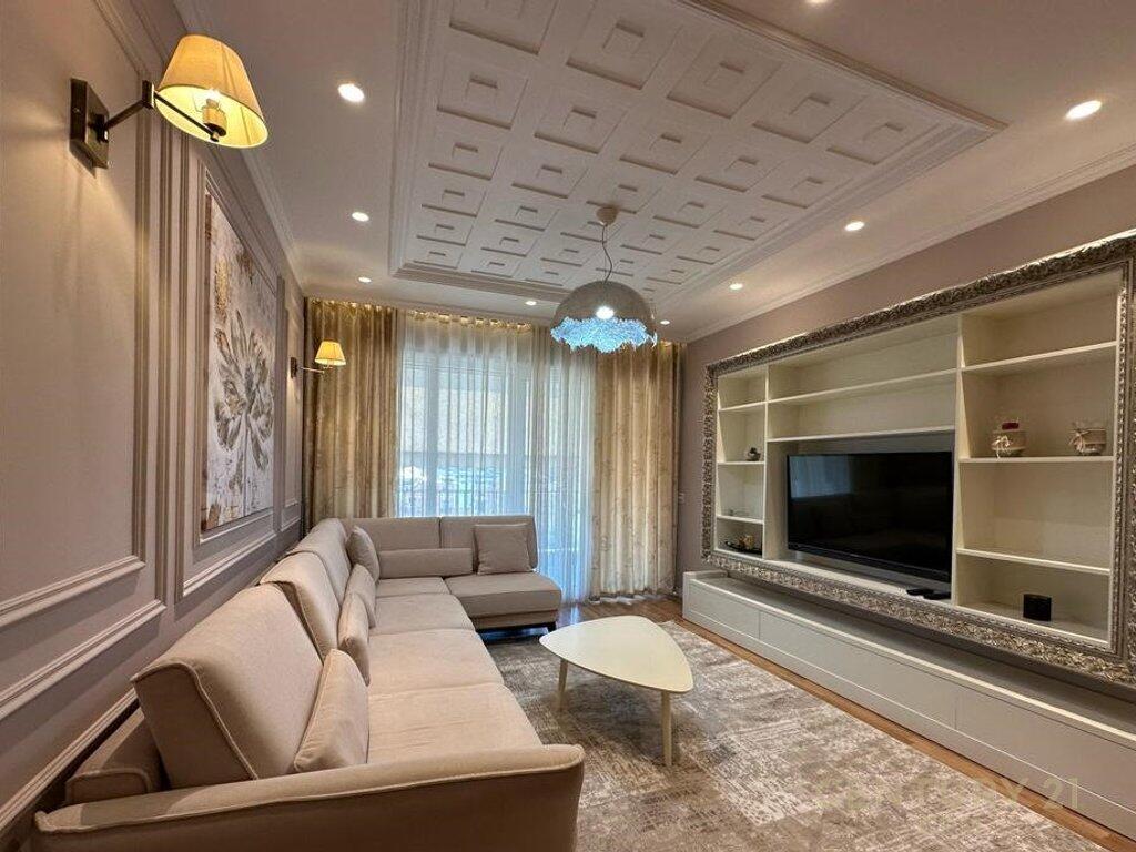 Ne Komunen E Parisit Japim Me Qira Apartament 1+1!