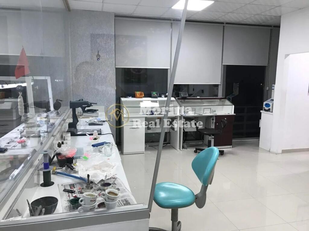 Ambient Biznesi/dyqan, ne Kamez, Rruga Bavaria, 700 Euro/Muaj