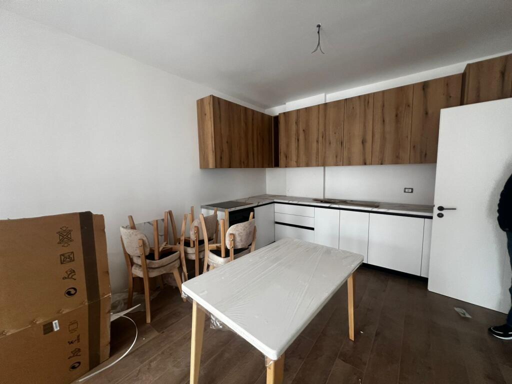 Apartament 2+1 me qera Kamez
