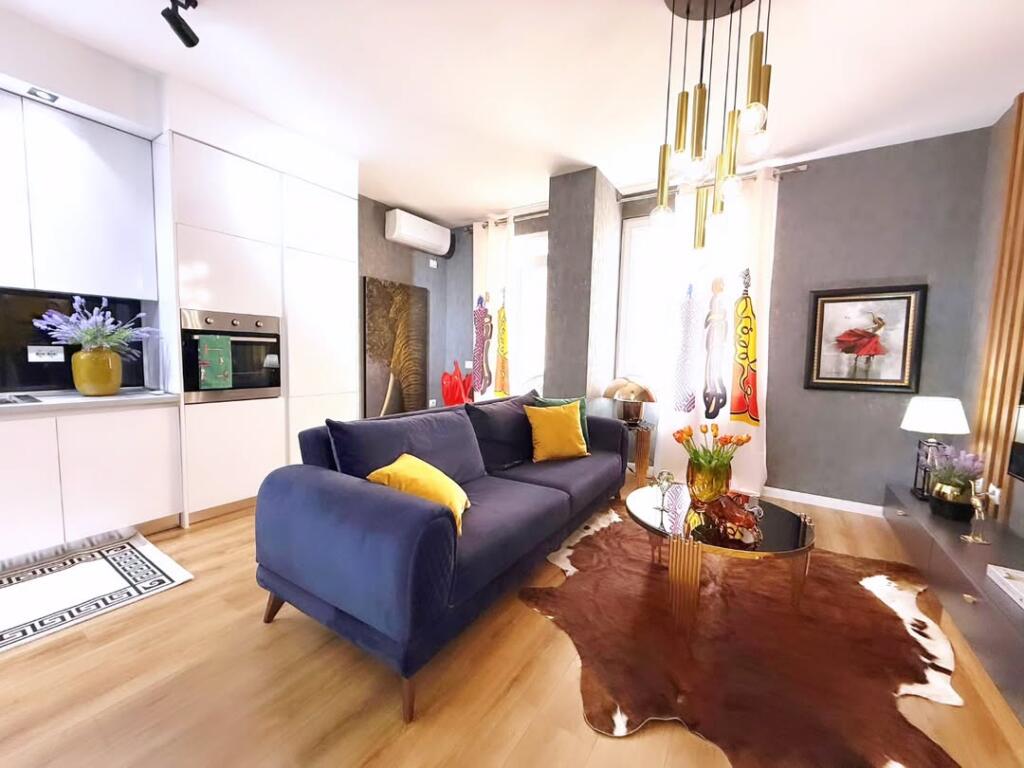 Apartament 1+1 totalisht i investuar te 21 Dhjetori per shitje