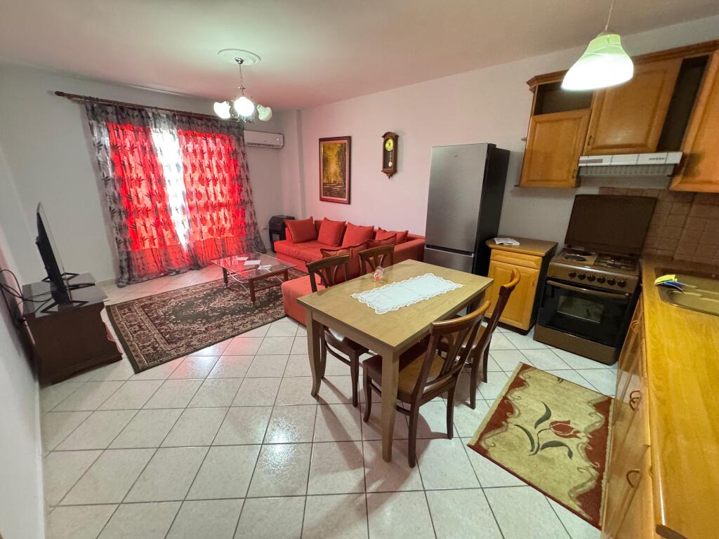 Jepet me qera Apartament 1+1  Adresa : Ish Parku Mbrapa Square 21  Kati 11  I mobiluar  Cmimi 400€  