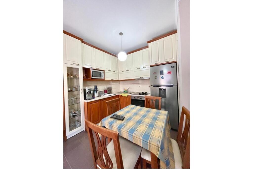 Apartament 1+1 per qira tek Rruga Teodor Keko, prane Marinaj Hotel