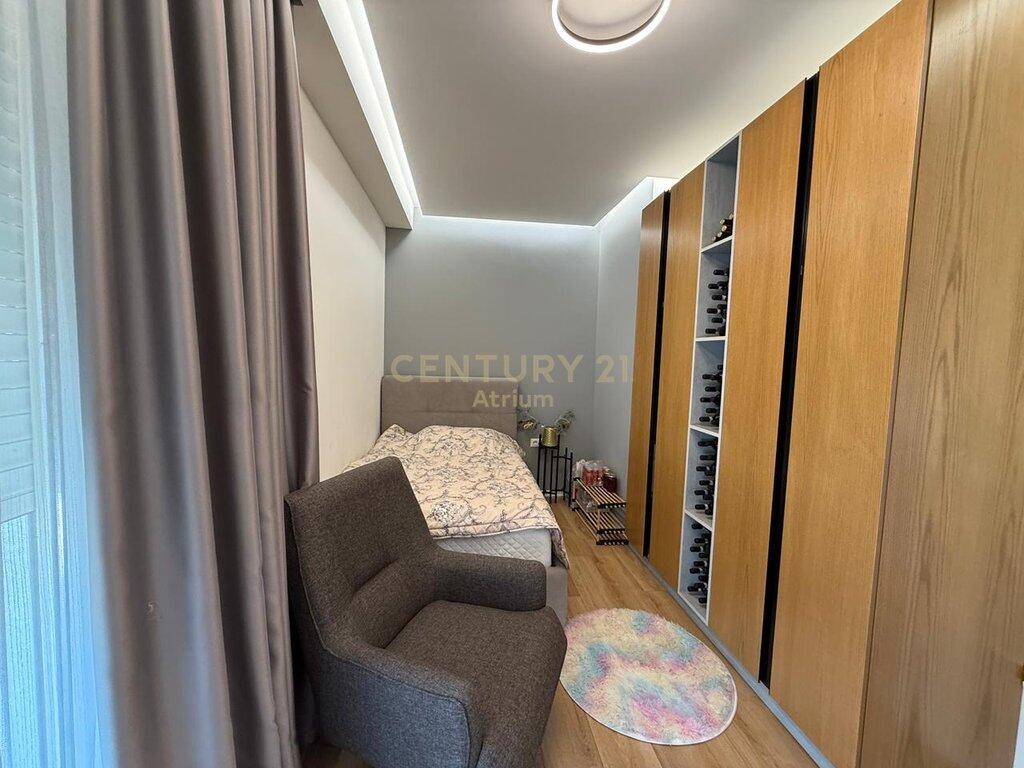 JEPET ME QIRA APARTAMENT 3+1+2+VERANDE+3 POSTE PARKIMI !