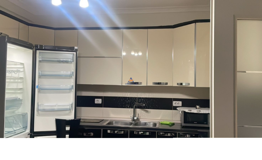JEPET APARTAMENT ME QERA 2+1+BALLKON "PRANE ARTISTIT, UNAZA E RE" 550 EURO