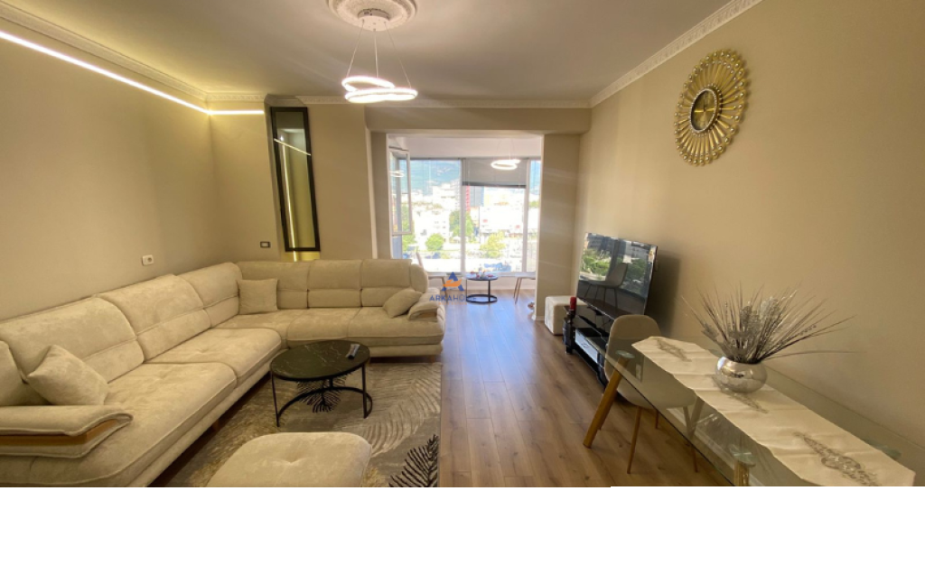 AFFITTASI APPARTAMENTO 1+1+BALCONE "COMPLESSO URSLUGA, STAZIONE DEI TRENI" 650 EURO