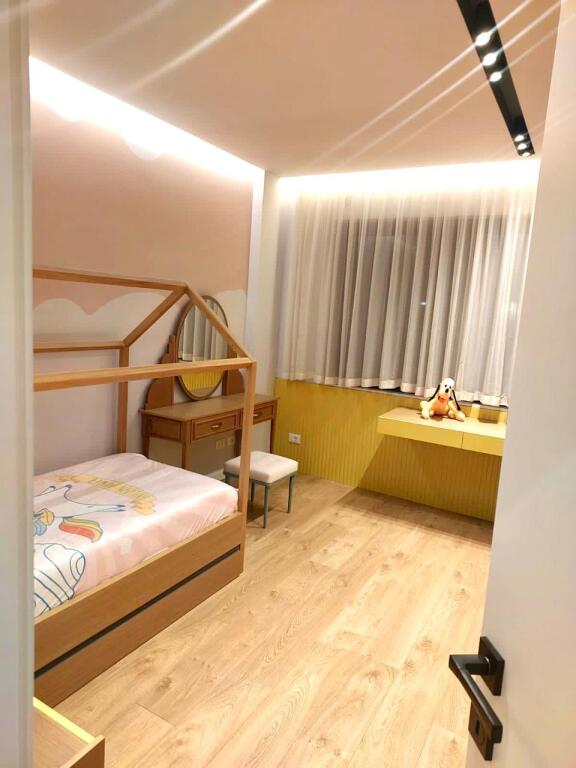Jepet me qira apartament 2+1+2+post parkimi tek Liqeni Thate
