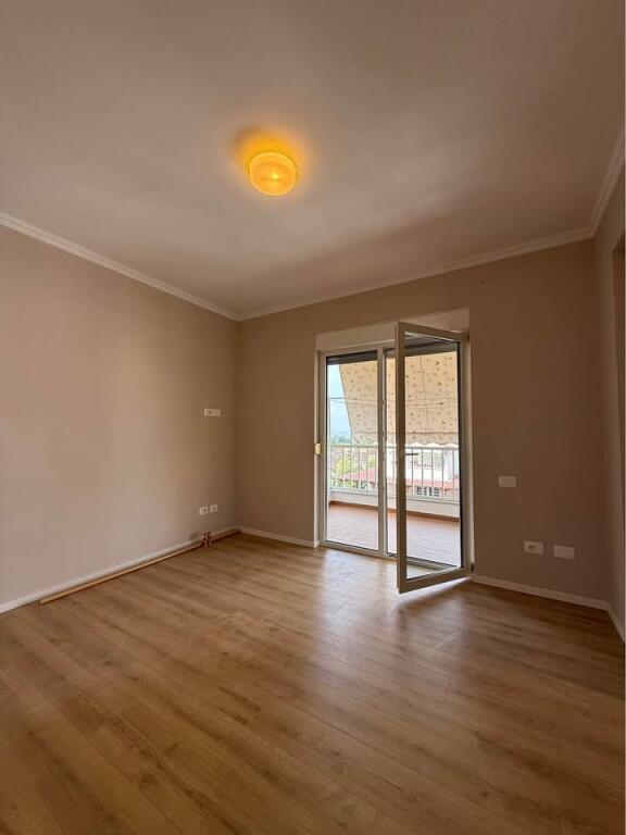 Xhamllik📍Vendesi in vendita Appartamento 2+1 in palazzo nuovo, fronte strada
