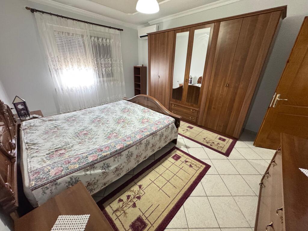 Jepet me qera Apartament 1+1  Adresa : Ish Parku Mbrapa Square 21  Kati 11  I mobiluar  Cmimi 400€  